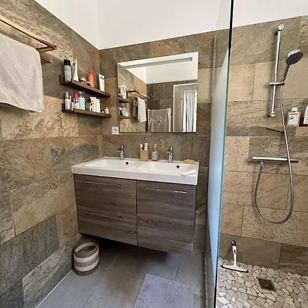 Mazet Olbia Climatise Pour 4 Personnes, Avec Piscine Collective A La Londe-les-maures