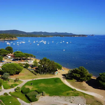 Mazet Olbia Climatise Pour 4 Personnes, Avec Piscine Collective A La Londe-les-maures * Ла-Лонд-ле-Мор