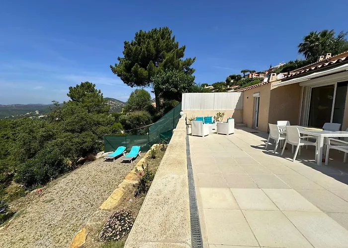 Mazet Olbia Climatise Pour 4 Personnes, Avec Piscine Collective A La Londe-les-maures * Ла-Лонд-ле-Мор