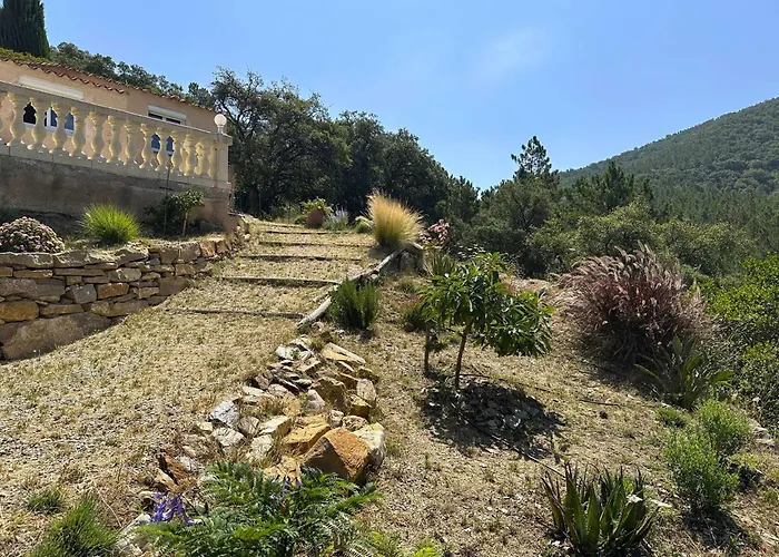 Mazet Olbia Climatise Pour 4 Personnes, Avec Piscine Collective A La Londe-les-maures * Ла-Лонд-ле-Мор