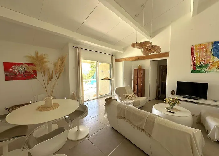 Mazet Olbia Climatise Pour 4 Personnes, Avec Piscine Collective A La Londe-les-maures Вилла *